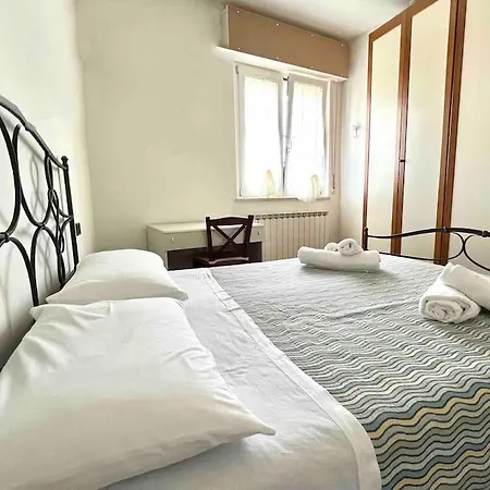 Frontemare - Elegante Sul Lungomare Con Wi-fi, Parking E Bici