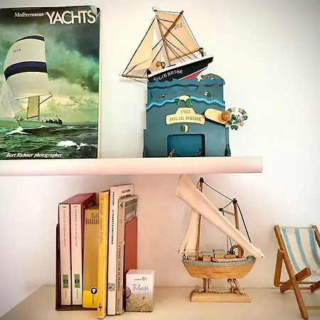 Frontemare - Elegante Sul Lungomare Con Wi-fi, Parking E Bici Apartman *