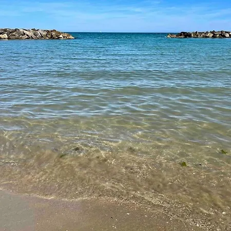 Frontemare - Elegante Sul Lungomare Con Wi-fi, Parking E Bici Apartman *